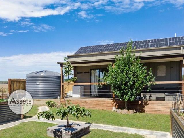 Cottage for sale in Hotspur, Victoria
