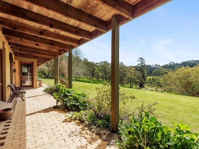 Cottage for sale in Camerons Creek, Victoria