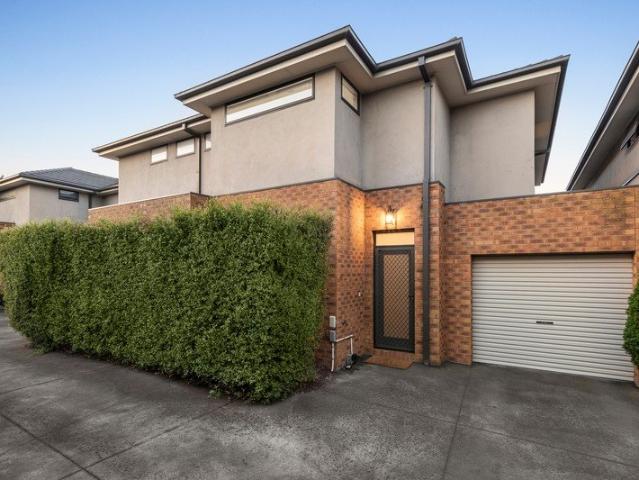 Townhouse for rent in Hampton East, Melbourne
