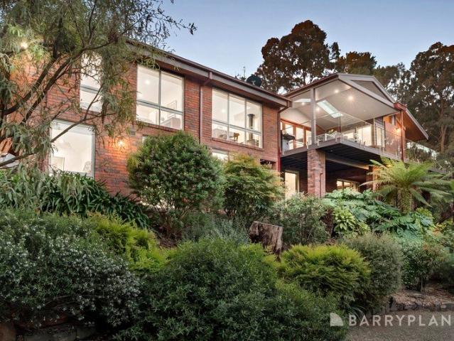 House for sale in Park Orchards, Melbourne