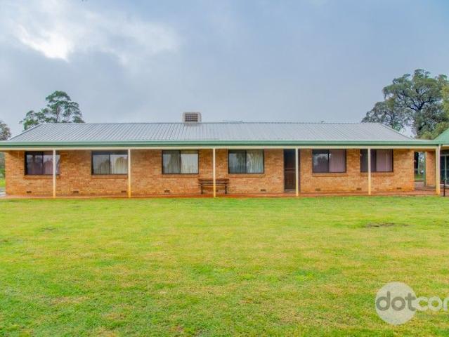 Cottage for sale in Dubbo