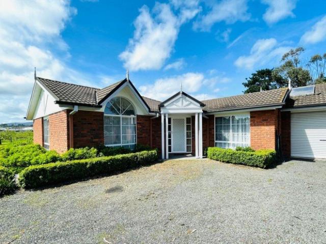 House for rent in Churchill, Victoria