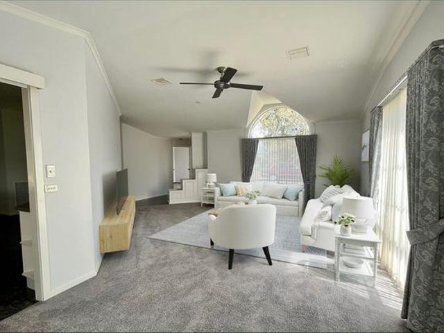 House for rent in Churchill, Victoria