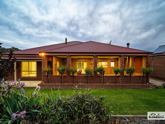 Cottage for sale in Staghorn Flat, Victoria