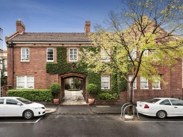 Apartment for rent in East Melbourne