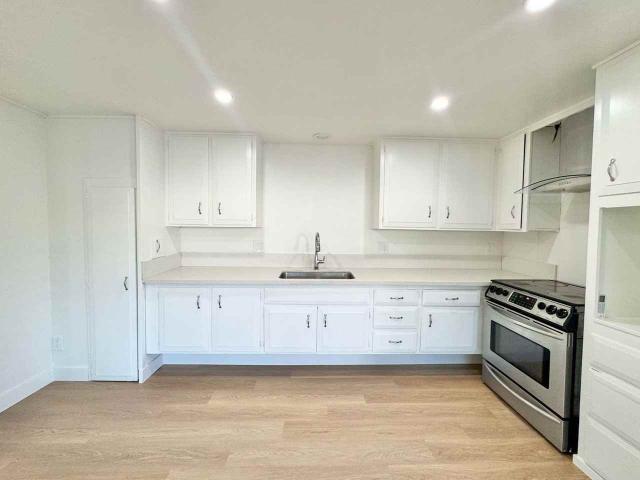 Apartment for rent in Midway City, California