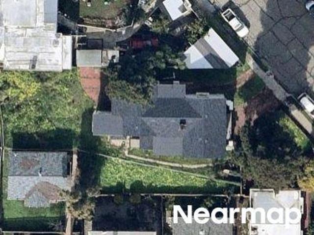 House for sale in Oakland