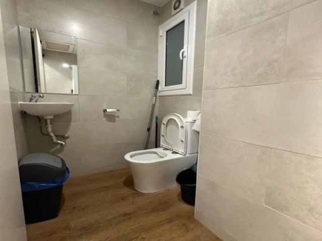 Local Comercial en alquiler en Barcelona, les Corts