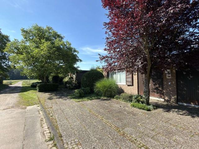 Erdgeschosswohnung kaufen in Strümp, Meerbusch