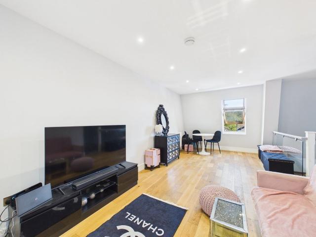 House for rent in Beaconsfield and Chepping Wye Community Board, Loudwater