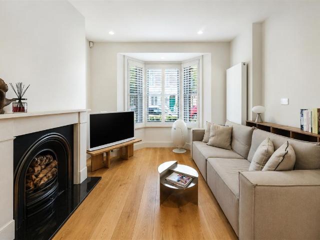 Apartment for rent in North Kensington, Greater London