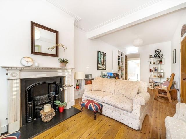 House for rent in North Kensington, Greater London