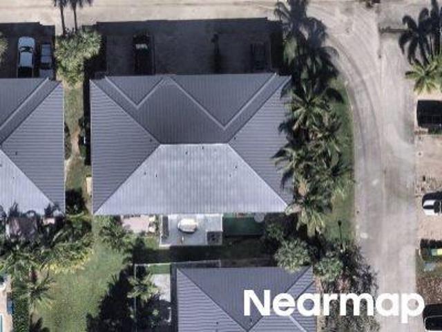 Townhouse for sale in Dania, Florida