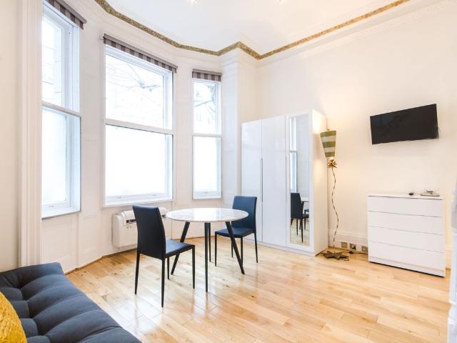Studio for rent in Earl's Court, Greater London