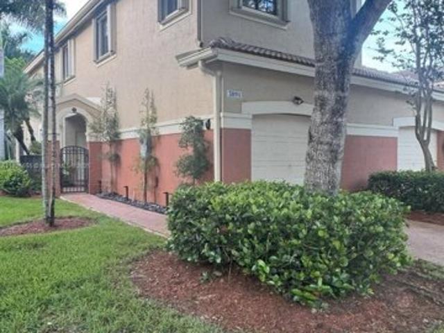 House for sale in Weston