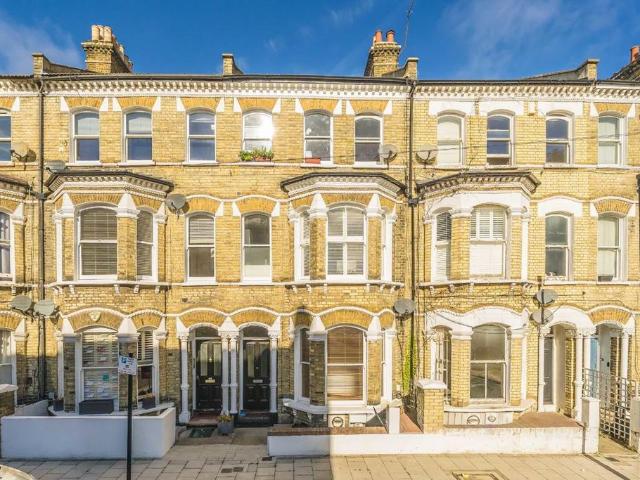 Apartment for rent in Stockwell Park, Greater London