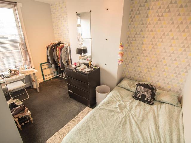 Room for rent in Beckett Park, Headingley