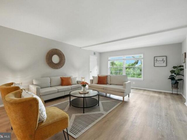 Condo for sale in West Mclean