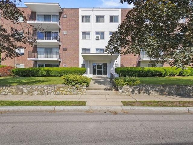 Condo for sale in Melrose