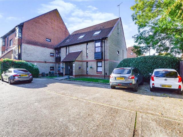 Apartment for rent in Goldsworth Park, Woking
