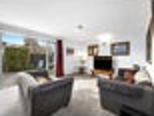 Apartment for sale in Heathcote, Canterbury