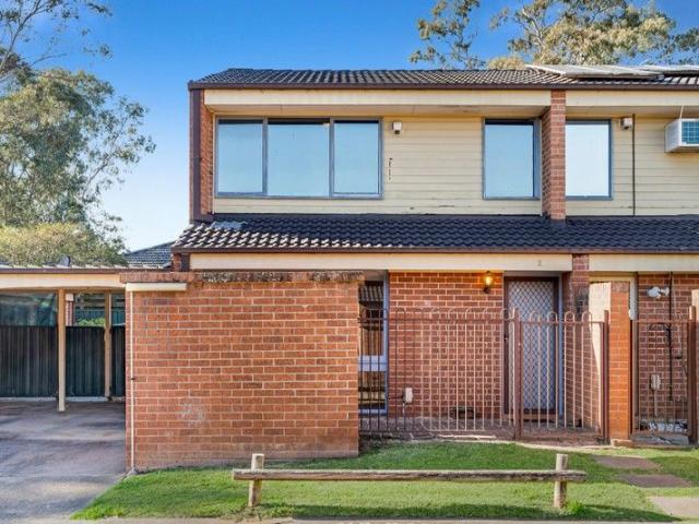 Townhouse for sale in Macquarie Fields