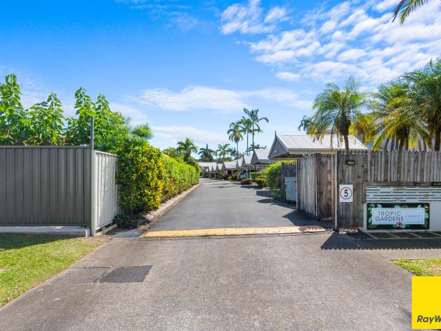 Townhouse for sale in Manunda, Queensland