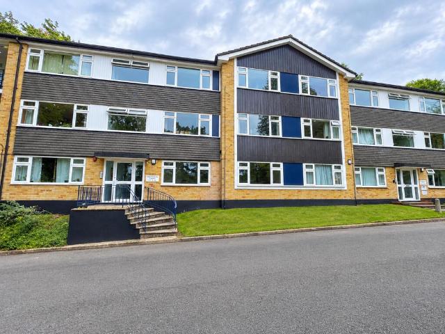 Apartment for rent in Caterham, Tandridge