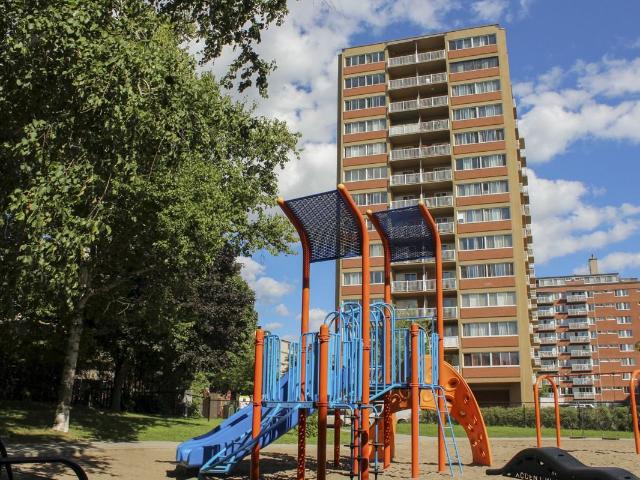 Apartment for rent in Cote-saint-luc, Quebec