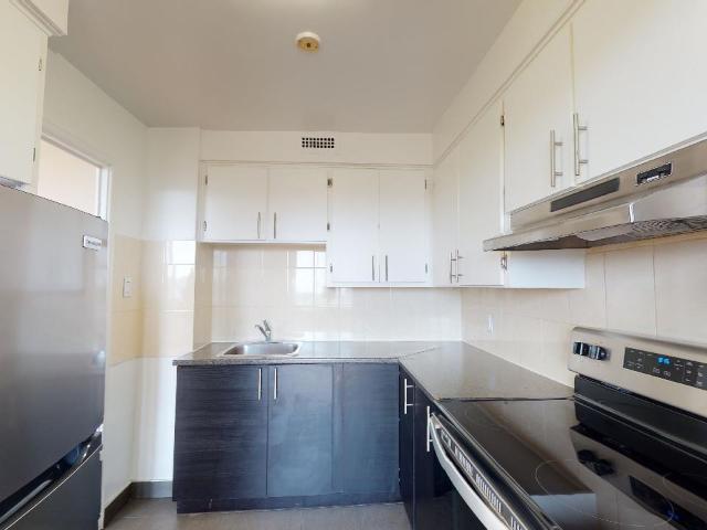 Apartment for rent in Cote-saint-luc, Quebec