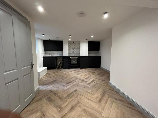Studio for rent in Holbeck, Beeston Hill