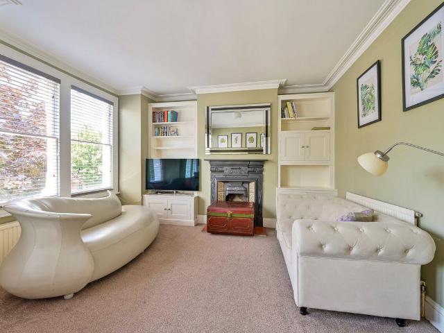 Apartment for rent in Southfields, Greater London