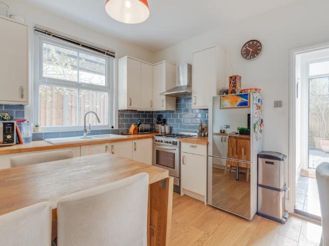 Apartment for rent in Earlsfield, Greater London