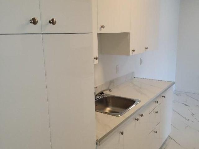 Apartment for rent in Dollard-des-ormeaux, Quebec