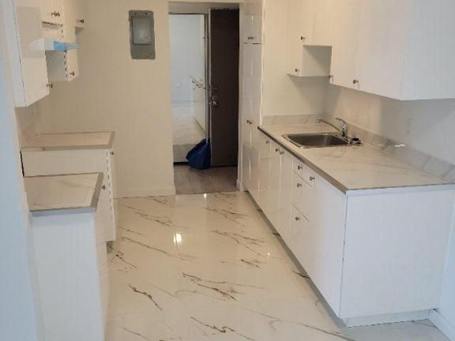 Apartment for rent in Dollard-des-ormeaux, Quebec