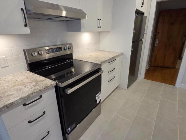 Apartment for rent in Pointe-claire, Quebec