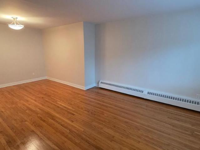 Apartment for rent in Pointe-claire, Quebec