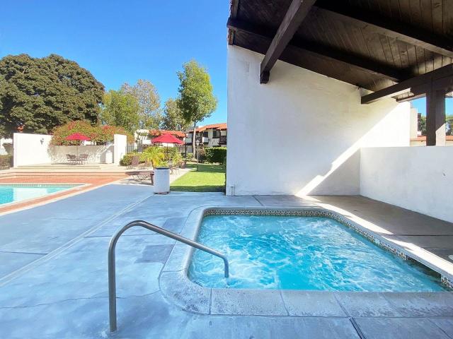 Apartment for rent in Midway City, California
