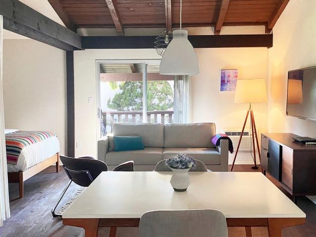Apartment for rent in Midway City, California