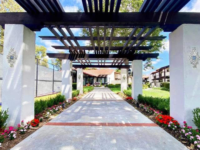 Apartment for rent in Midway City, California