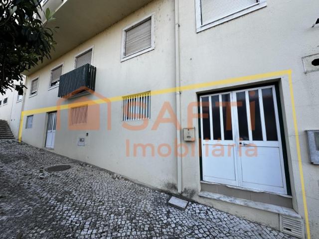 Armazém alugar em Sarge, Torres Vedras