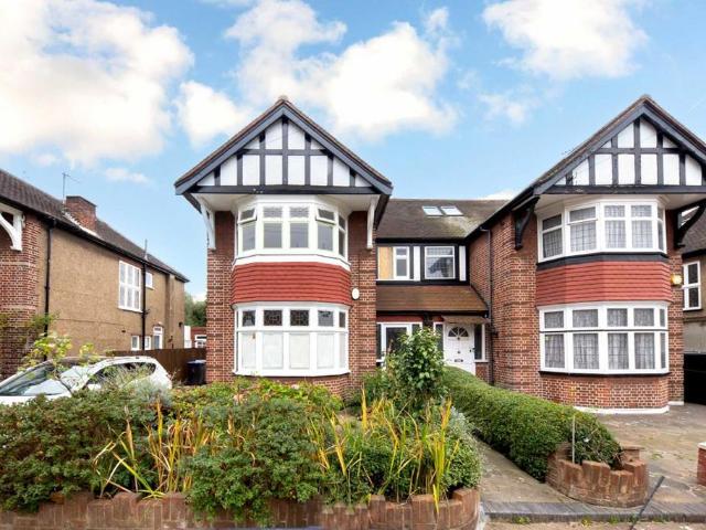 House for rent in Brondesbury Park, Greater London