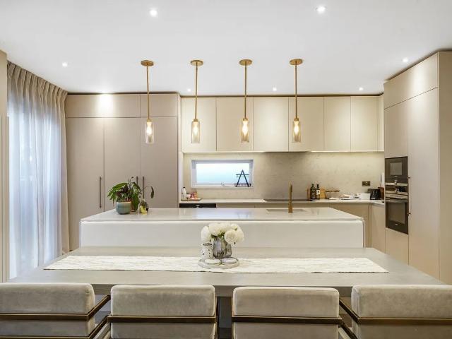 House for rent in Brondesbury, Greater London