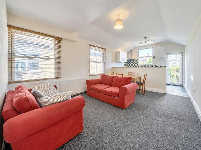 Apartment for rent in Furzedown, Greater London