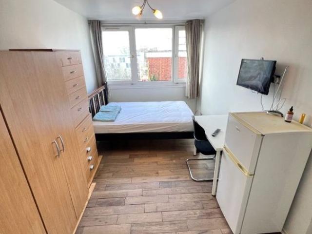Room for rent in Roehampton, Greater London