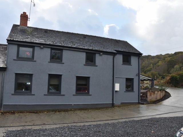 House for rent in Cwmpengraig, Wales