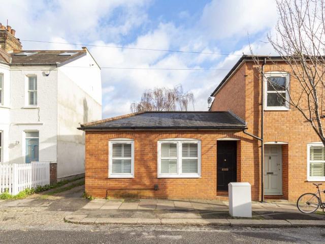 House for rent in London Borough of Merton, Raynes Park