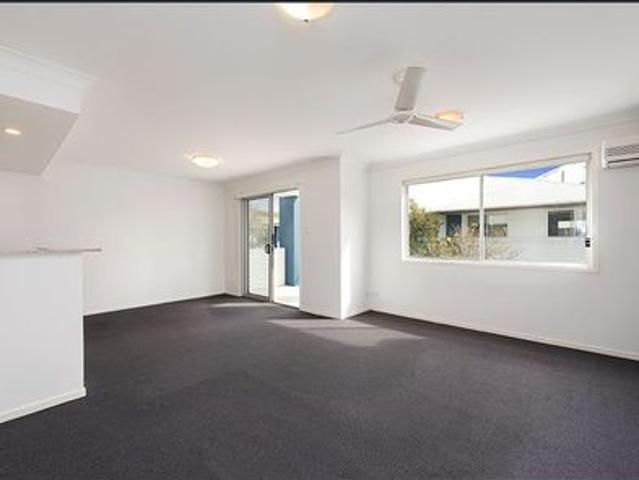 Townhouse for rent in Toombul, Queensland