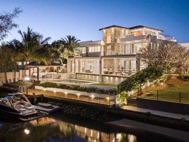 House for sale in Surfers Paradise, Gold Coast City