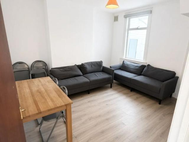 Room for rent in Dulcote, Bath And North East Somerset